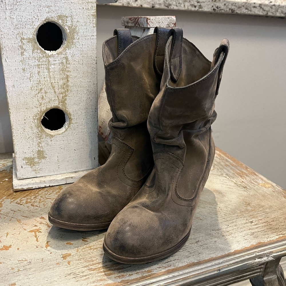 Rocket Dog Womens 9.5 Sheriff Brown Pull on Boots - Picture 3 of 9